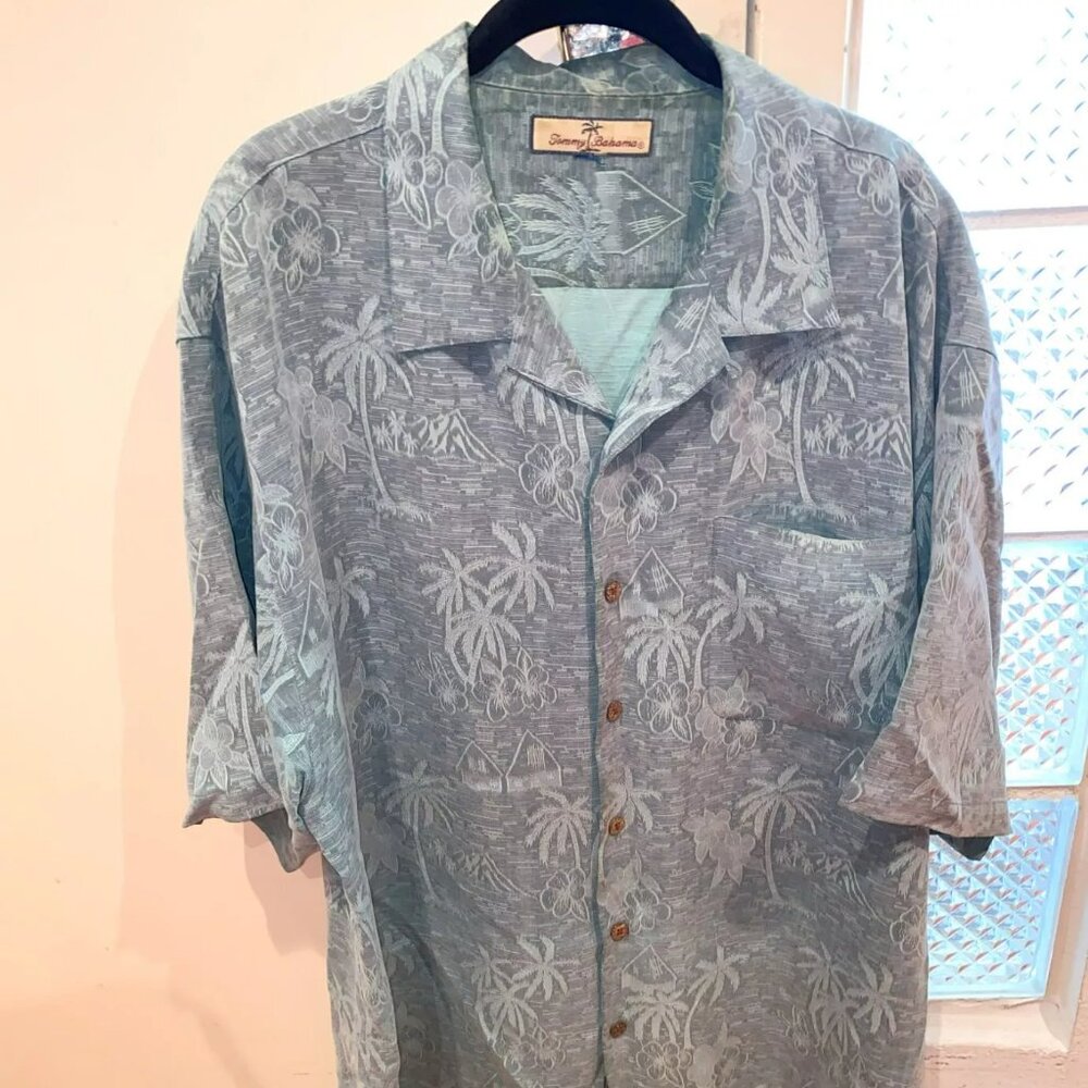 Tommy Bahama Soft Green Palms Design Hawaiian Shirt XL, 100% Silk